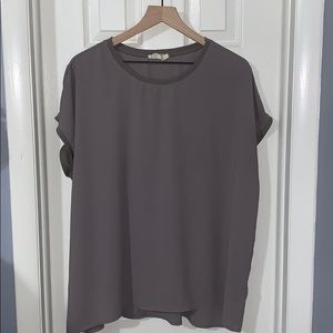 Everleigh Crew neck short sleeve blouse.